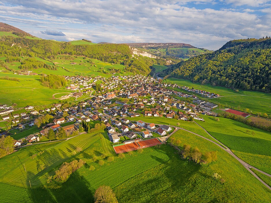 Mümliswil-Ramiswil se trouve dans un cadre idyllique, dans le Guldental, dans le Jura soleurois.