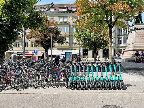 Des trottinettes de TIER à Berne.