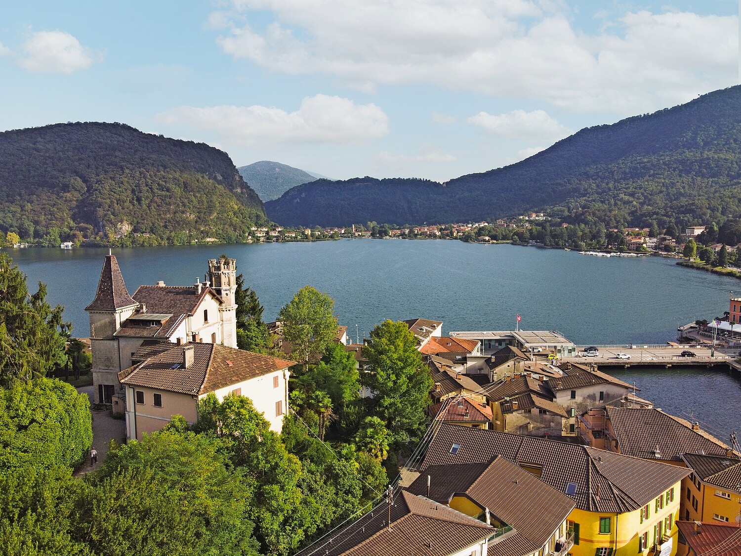 Vue de Ponte Tresa avec le pont marquant la frontière.