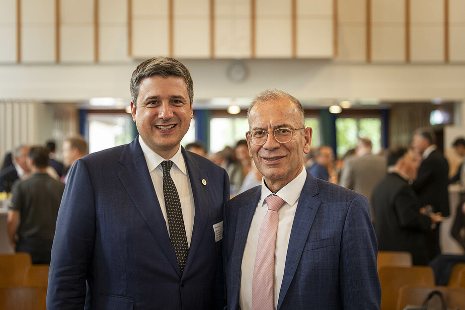 Le nouveau président de l'ACS et le président sortant : Mathias Zopfi et Hannes Germann.